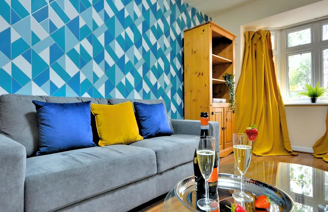 Manchester Townhouse By Bevolve - 4 Bedrooms - Free Parking-1