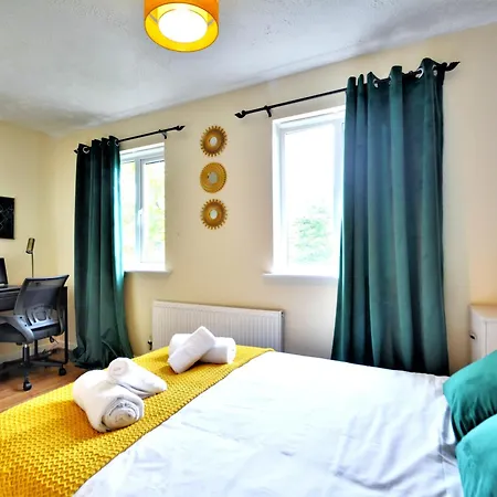 Manchester Townhouse By Bevolve - 4 Bedrooms - Free Parking-2
